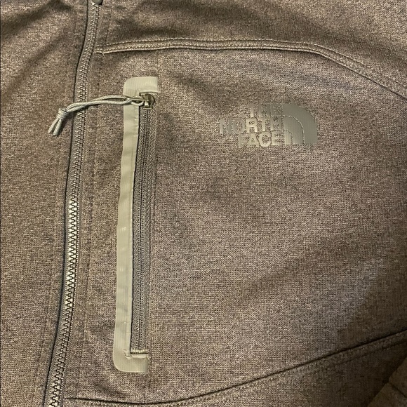 The North Face Men’s 1/2 zip pullover - Picture 2 of 3